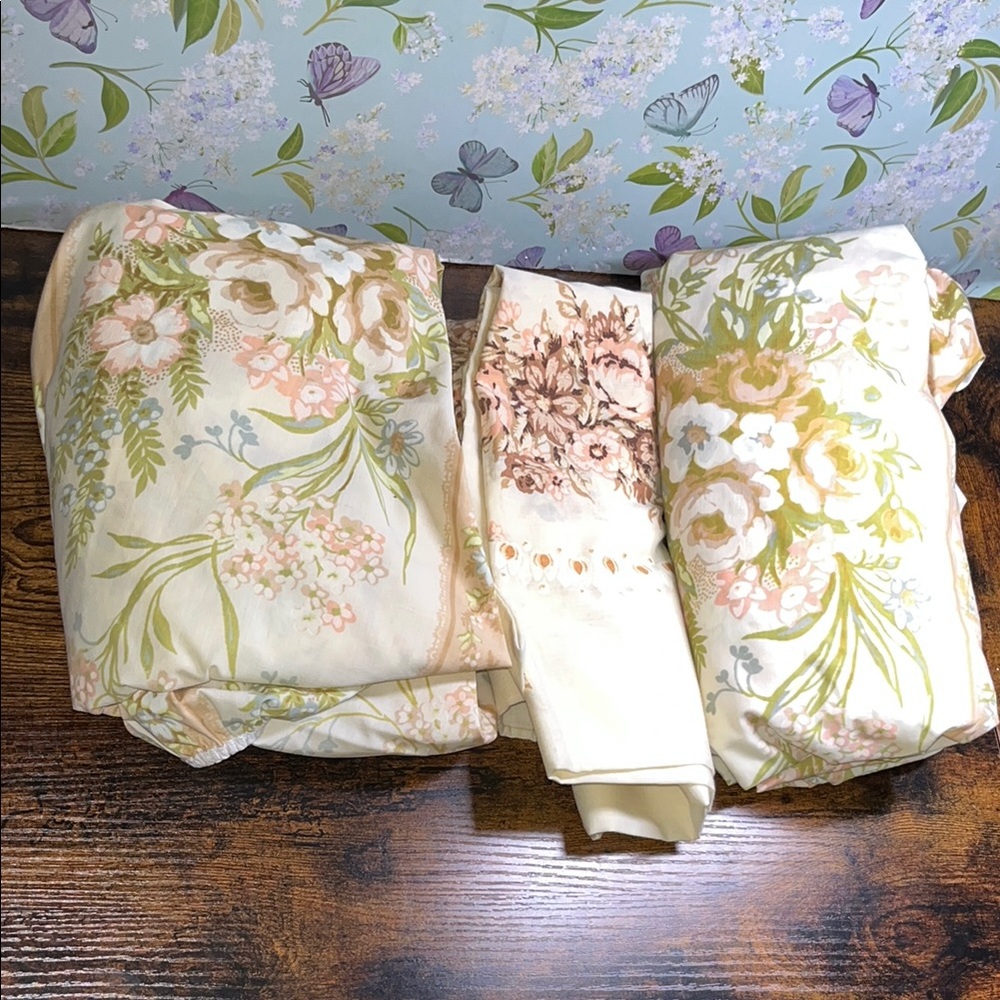 Vintage sheets • Scrolling Floral Paisley Pattern • pastel